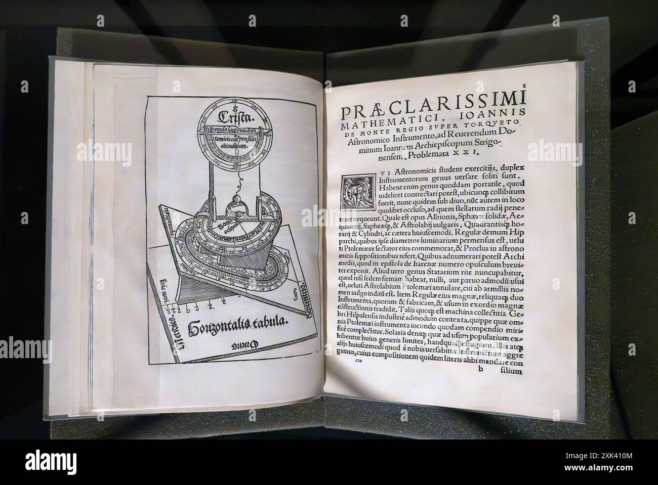 Joanes Regiomontanus, Scripta classimi mathematici (...). Norimberga: Apud Ioannem Montanumk & Ulricum Neuber, anno Domini 1544 libro Museo Whipple Foto Stock Joanes Regiomontanus, Scripta classimi mathematici (...). Norimberga: Apud Ioannem Montanumk & Ulricum Neuber, anno Domini 1544 libro Museo Whipple Foto Stock