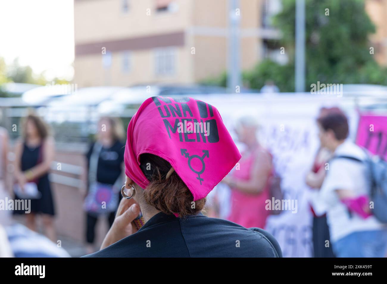 Roma, Italia. 20 luglio 2024. Sit-in in Piazza dei Floridi nel quartiere Casetta Mattei a Roma in memoria di Manuela Petrangeli, la donna uccisa dal suo ex partner il 4 luglio (foto di Matteo Nardone/Pacific Press) crediti: Pacific Press Media Production Corp./Alamy Live News Foto Stock