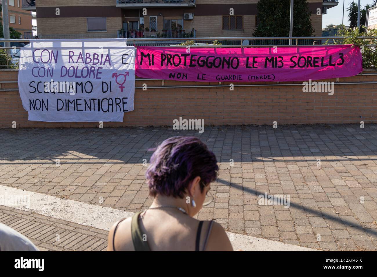 Roma, Italia. 20 luglio 2024. Sit-in in Piazza dei Floridi nel quartiere Casetta Mattei a Roma in memoria di Manuela Petrangeli, la donna uccisa dal suo ex partner il 4 luglio (foto di Matteo Nardone/Pacific Press/Sipa USA) crediti: SIPA USA/Alamy Live News Foto Stock