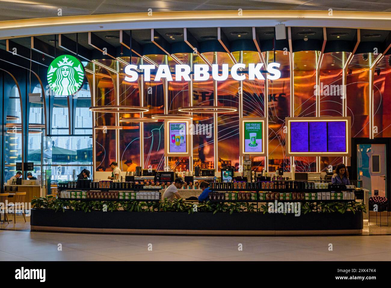 Caffetteria Starbucks nel Dubai Mall, Dubai, Emirati Arabi Uniti Foto Stock