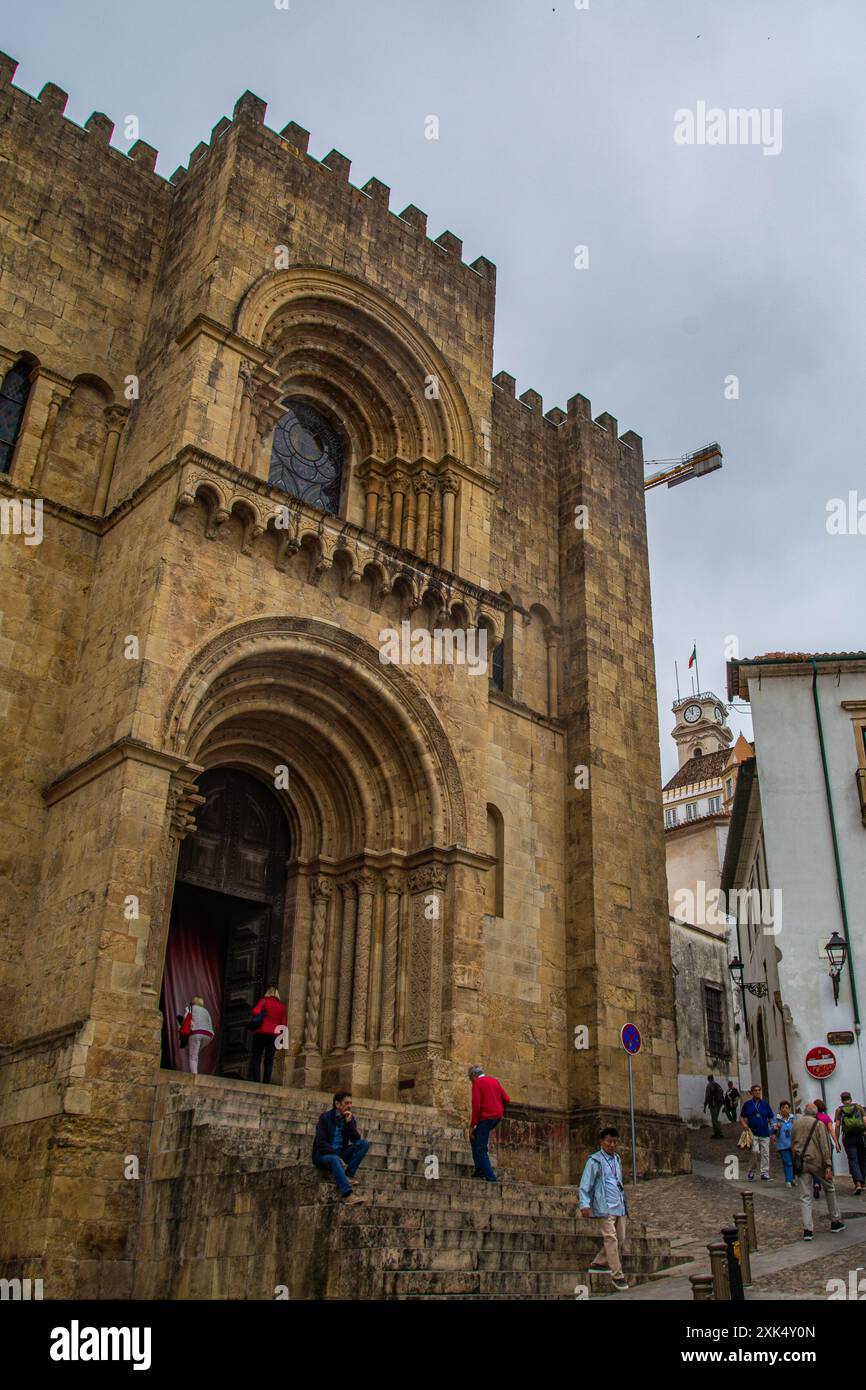 Coimbra, una città del Portogallo, sede di una delle più antiche università d'Europa, affacciata sul Rio Mondego Foto Stock