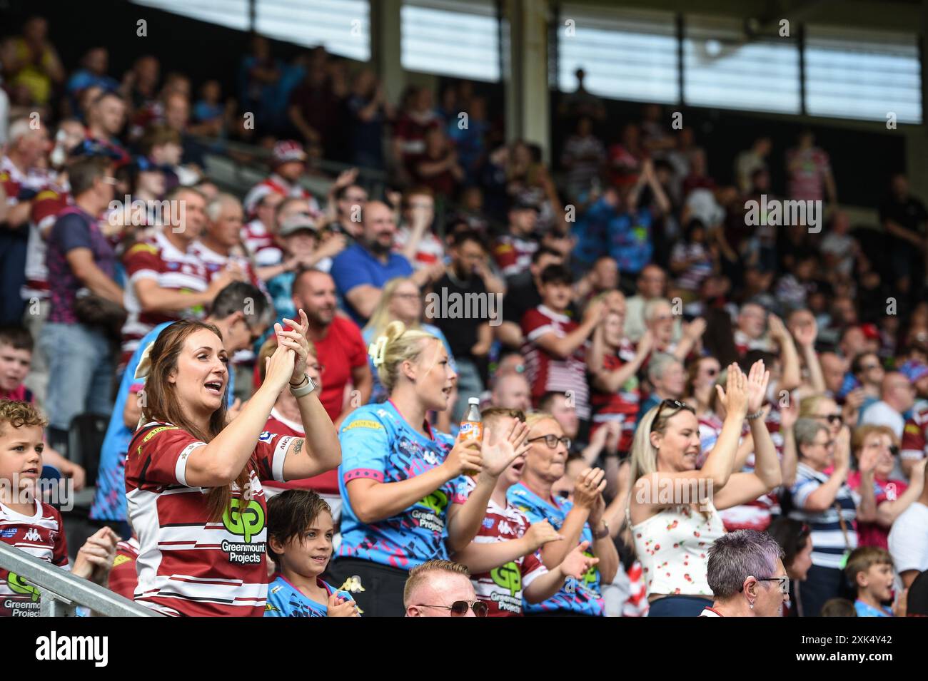 Hull, Inghilterra - 20 luglio 2024 - fan dei Wigan Warriors. Rugby League Betfred Super League , Hull FC vs Wigan Warriors al MKM Stadium, Hull, UK Dean Williams Foto Stock