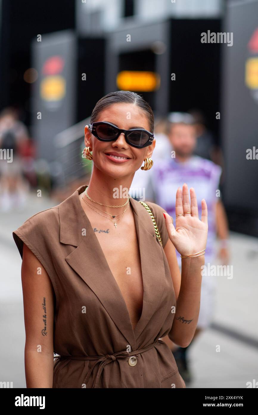 Ramona Nicoleta Olaru (Rumaenien, Influencerin), HUN, Formel 1 Weltmeisterschaft, Grand Prix von Ungarn, Hungaroring, Raceday, Ankunft der Fahrer, 21.07.2024 foto: Eibner-Pressefoto/Michael Memmler Foto Stock