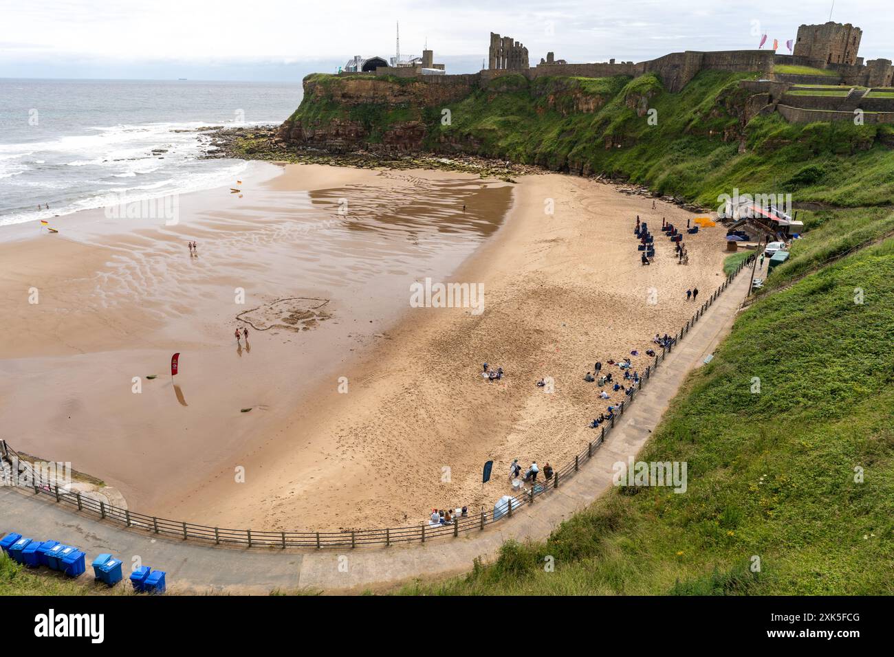 Tynemouth, North Tyneside, Regno Unito. Spiaggia di King Edward's Bay nella città costiera. Foto Stock