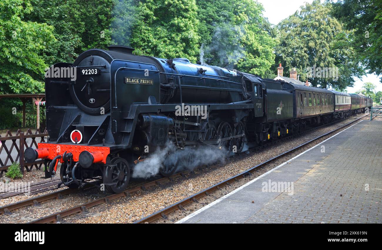 Locomotiva a vapore vintage British Railways BR Standard Classe 9F 2-10-0 "Black Prince" alla stazione. Foto Stock