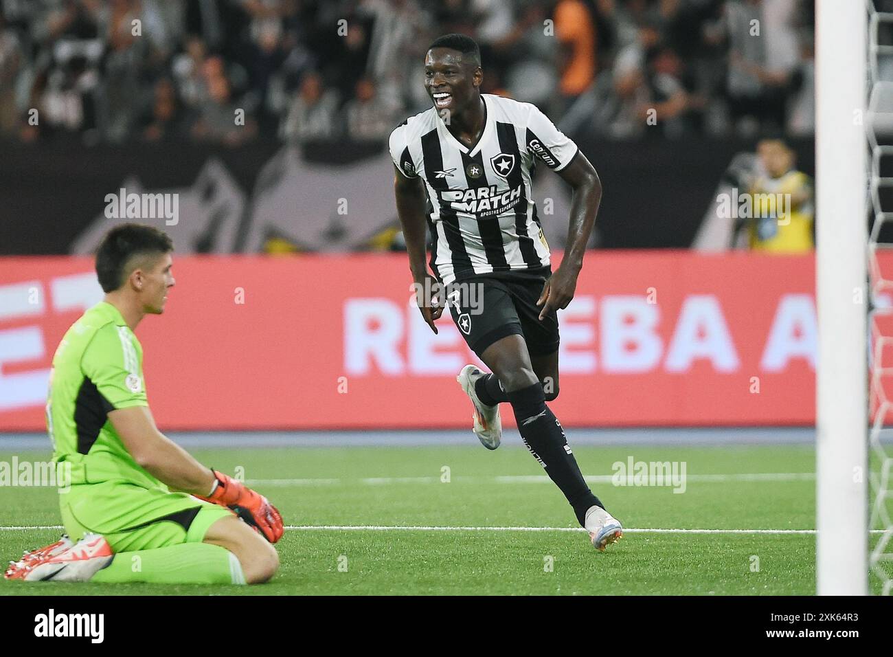 Rio de Janeiro, Brasile, 21 luglio 2024. Il calciatore Luiz Henrique della squadra di Botafogo, celebra il suo gol durante una partita contro l'Internacional, for Foto Stock