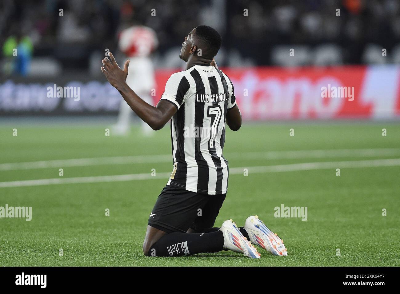 Rio de Janeiro, Brasile, 21 luglio 2024. Il calciatore Luiz Henrique della squadra di Botafogo, celebra il suo gol durante una partita contro l'Internacional, for Foto Stock