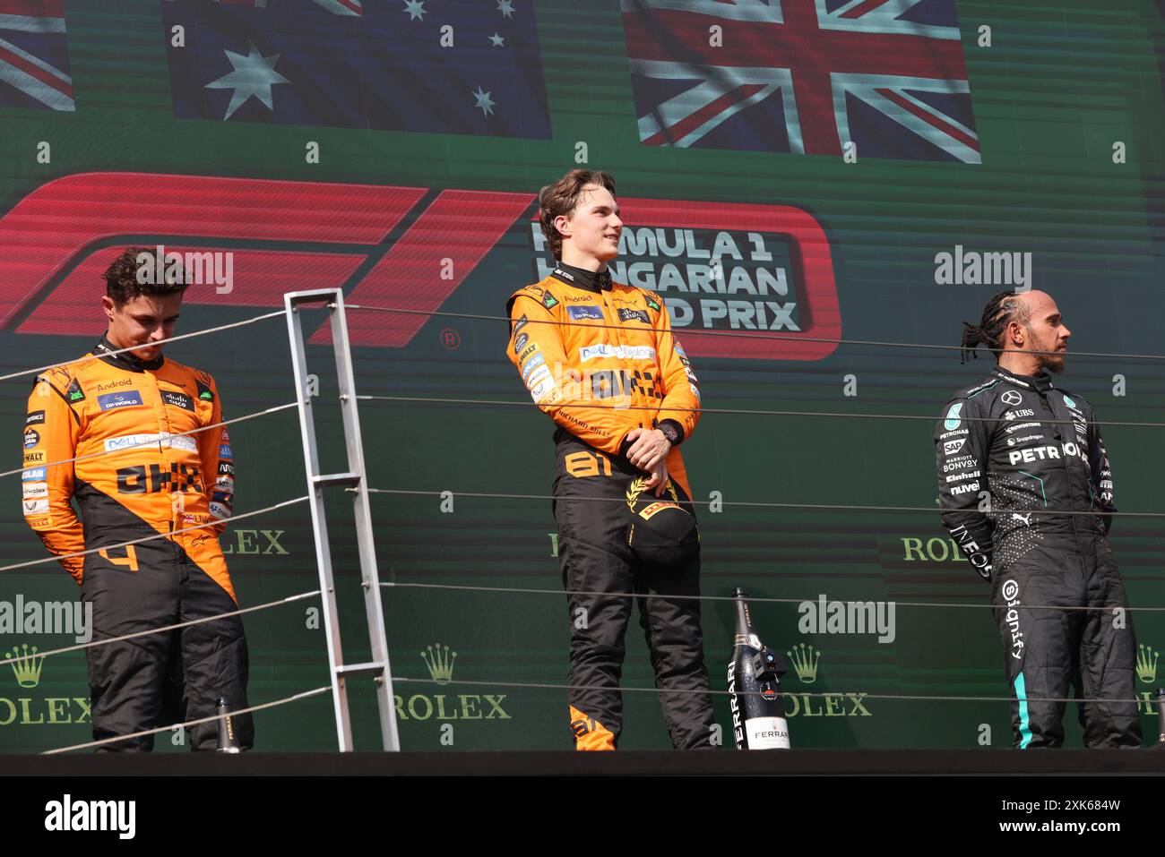 Mogyorod, Ungheria. 21 luglio 2024. Formula 1 Gran Premio d'Ungheria a Hungaroring, Ungheria. Nella foto: Oscar Piastri (AUS) e Lando Norris (GBR) della McLaren Formula 1 Team con Lewis Hamilton (GBR) della Mercedes-AMG PETRONAS F1 Team sul podio © Piotr Zajac/Alamy Live News Foto Stock