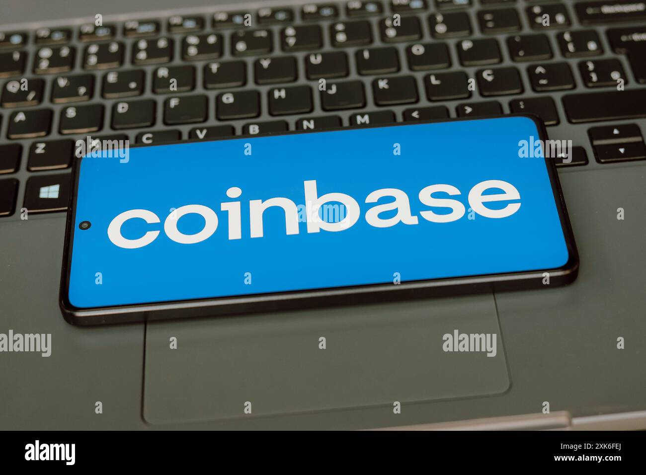 Paraguay. 20 luglio 2024. In questa immagine, il logo Coinbase viene visualizzato sullo schermo di uno smartphone. (Credit Image: © Jaque Silva/SOPA Images via ZUMA Press Wire) SOLO PER USO EDITORIALE! Non per USO commerciale! Foto Stock