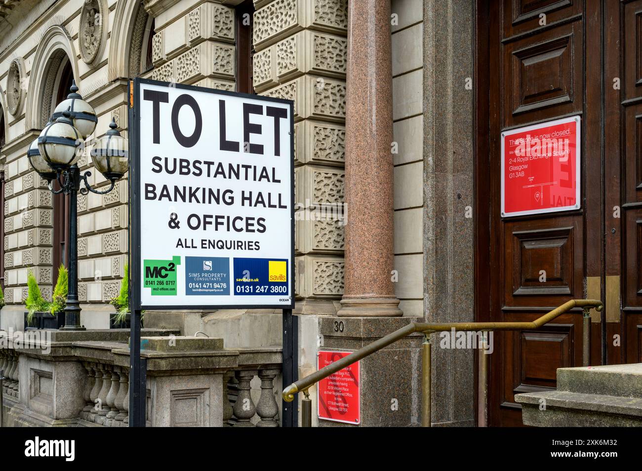 Banking Hall and Offices to Let Sign, 30 St Vincent Place, Glasgow, Scozia, Regno Unito, Europa Foto Stock