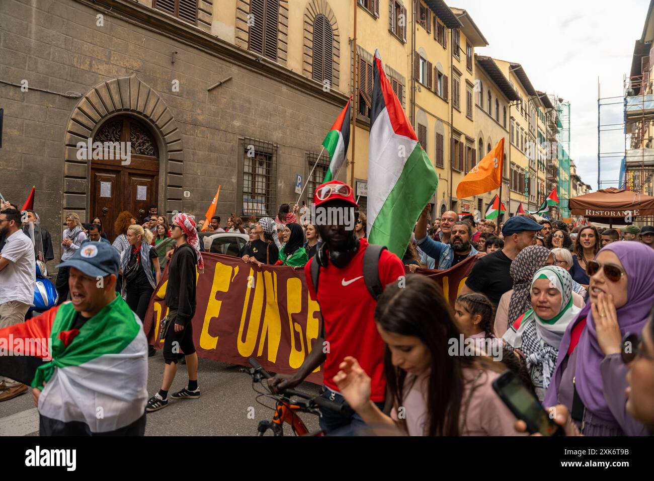 Firenze, Italia - 2 giugno 2024: Raduno pro-palestinese in centro. Foto Stock