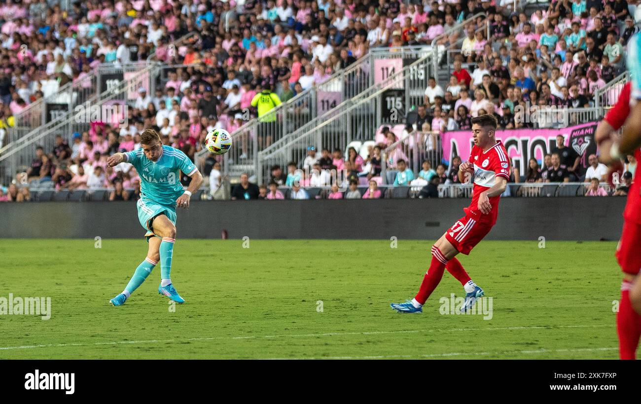 Fort Lauderdale, USA, 20 luglio 2024, Julian Gressel tira in porta. Inter Miami CF vs Chicago FC, MLS, foto di Chris Arjoon/American Presswire Foto Stock