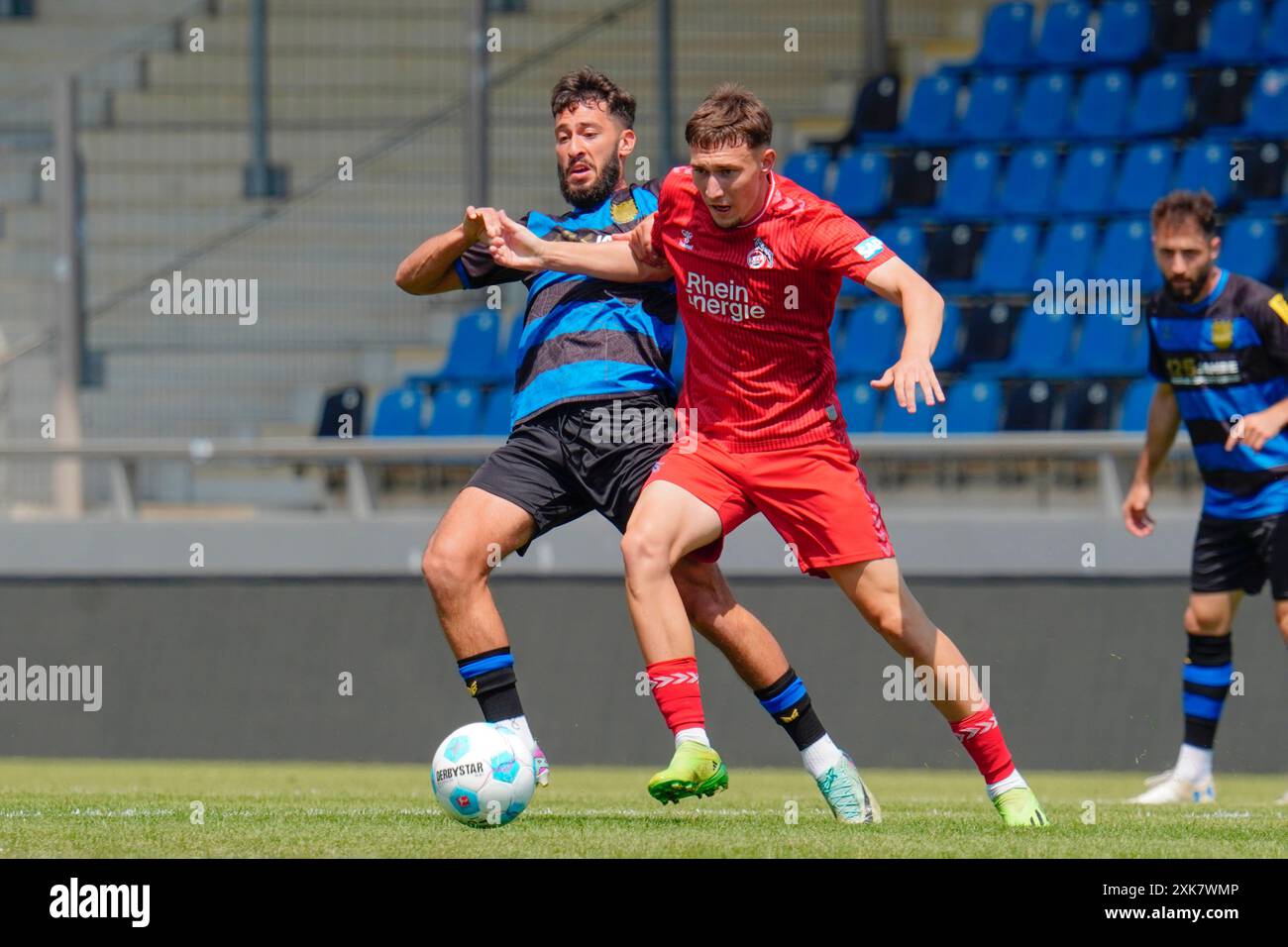 20 lug 2024: Giocatori dell'FSV Frankfurt e dell'FC Köln in azione durante un'amichevole pre-stagione al PSD Bank Arena di Francoforte, Germania. Foto Stock