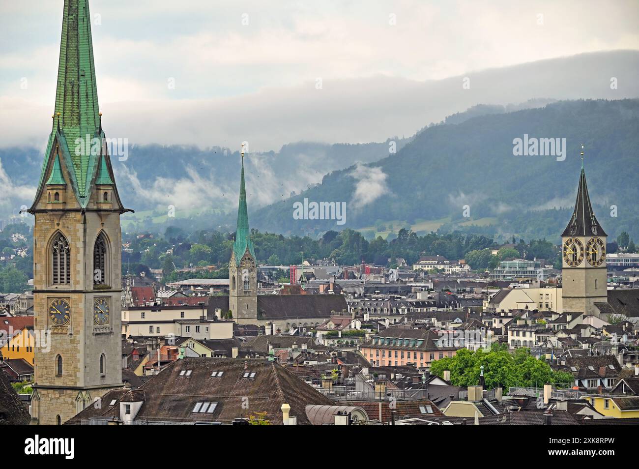 Torri dell'orologio a Zurigo in Svizzera Foto Stock