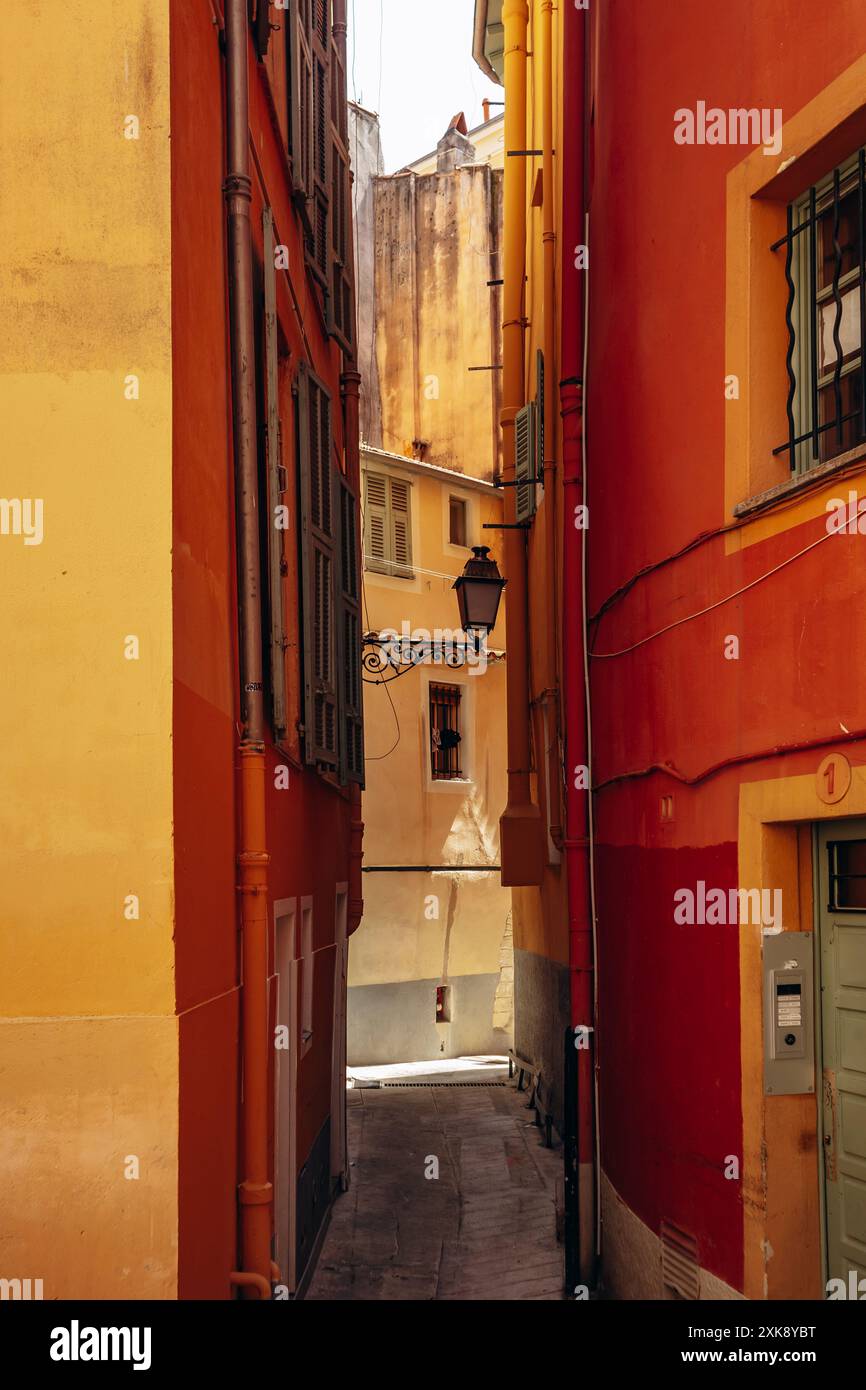 Pittoresche strade della vecchia Nizza, nel sud della Francia Foto Stock
