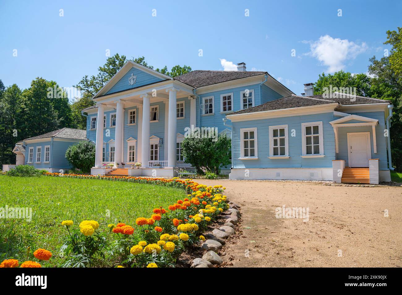 NOVOSPASSKOYE, RUSSIA - 13 LUGLIO 2024: Casa nobile nella tenuta del compositore M.I. Glinka. Novospasskoye, regione di Smolensk. Russia Foto Stock