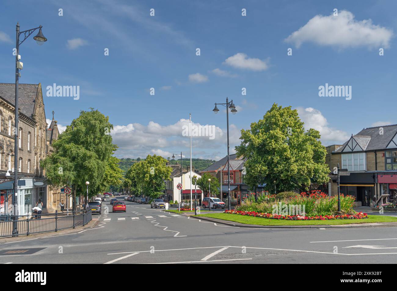 La strada principale di Ilkley, West Yorkshire Foto Stock