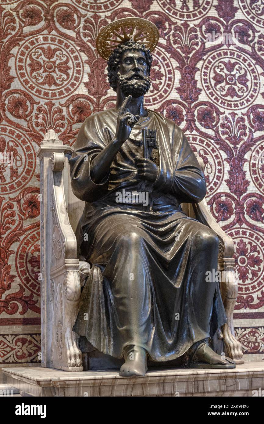 Scultura medievale in bronzo di San Pietro. basilica Vaticana. Roma, Italia Foto Stock