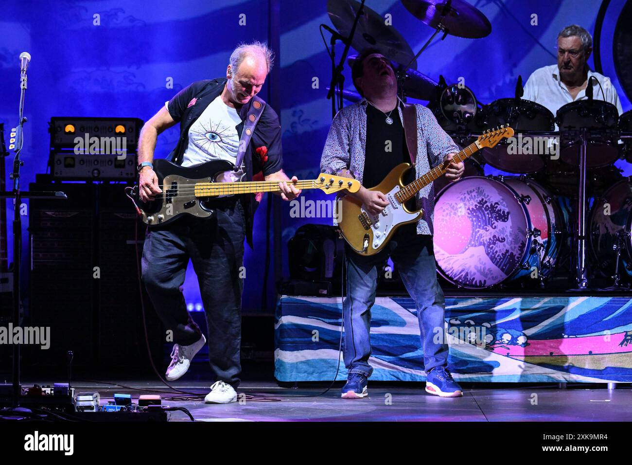 Concerto musicale - Nick Mason S Saucerful of Secrets live a Roma Guy Pratt e Lee Harris dei Nick Mason S Saucerful of Secrets durante il Set the Control Tour all'Auditorium Parco della musica Cavea il 21 luglio 2024 a Roma, Italia. Roma Summer Fest - Auditorium Ennio Morricone Italia Copyright: XDomenicoxCippitellix/xLiveMediax LPM 1453601 Foto Stock