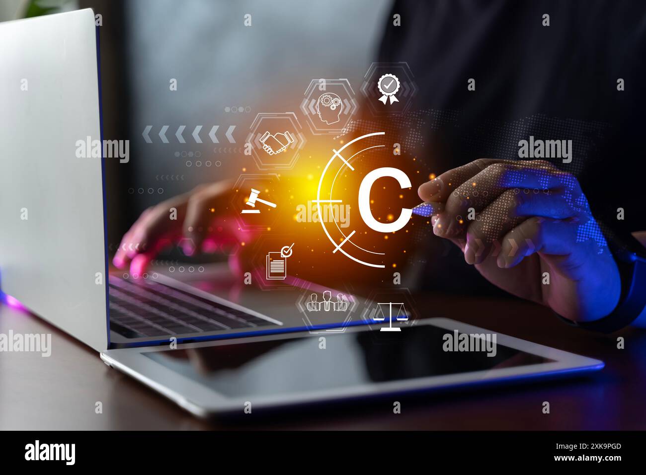 Idee sui brevetti relativi a copyright o proprietà intellettuale. concetto di copyright, diritti d'autore e proprietà intellettuale brevettata. Licenza per il marchio Copyleft, Crea Foto Stock