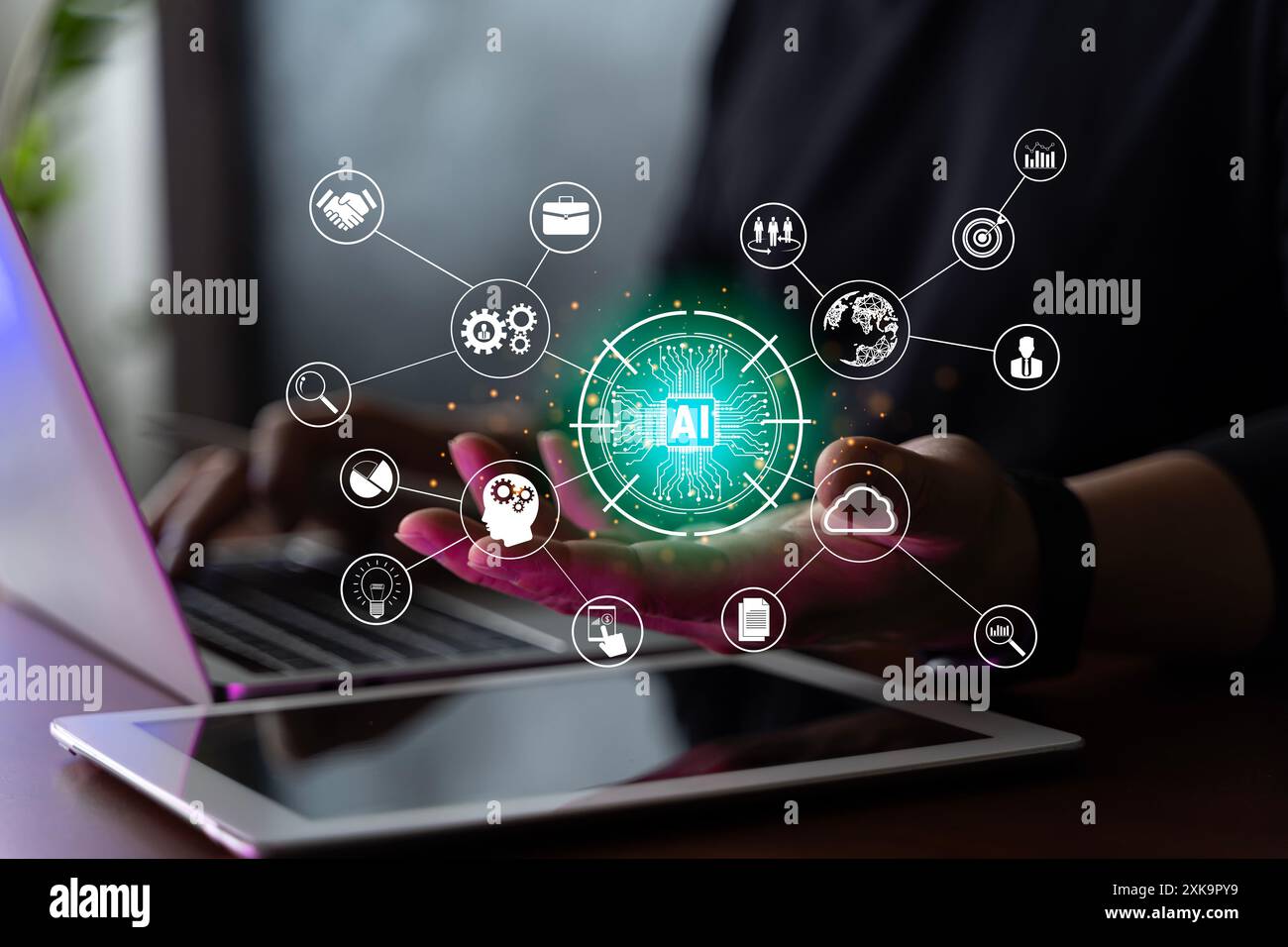 Tecnologia ai, uomo d'affari mostrano una grafica virtuale Global Internet Connect Chatgpt Chat con ai, intelligenza artificiale. l'uso del prompt dei comandi per genera questo Foto Stock