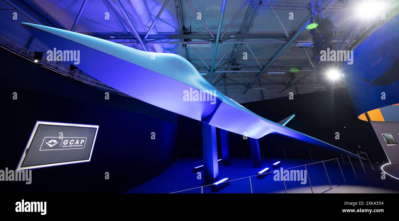 Farnborough, Inghilterra, Regno Unito. 22 luglio 2024. Il Farnborough International Airshow si svolge dal 22-26 luglio 2024 e presenta i settori aerospaziali e della difesa a livello mondiale. Il programma GCAP, situato nel padiglione BAE, mostra il mockup a grandezza naturale di Tempest, il programma di caccia militare di sesta generazione Edgewing collaborazione trilaterale congiunta tra Italia (Leonardo), Regno Unito (BAE Systems) e Giappone (Mitsubishi Heavy Industries). Crediti: Malcolm Park/Alamy Live News Foto Stock