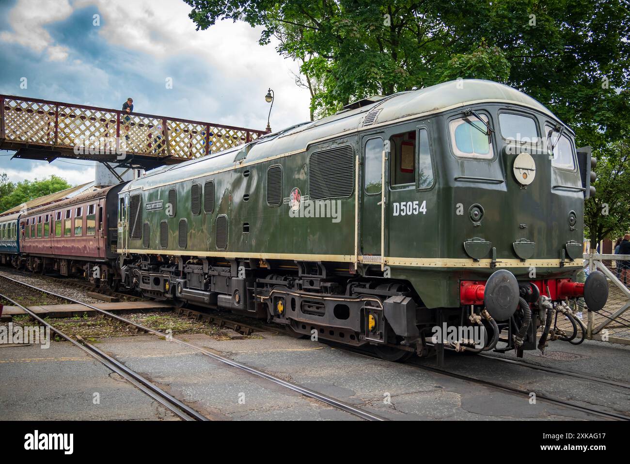 Locomotiva diesel d'epoca restaurata D5054 Phil Southern a Ramsbottom sulla ferrovia del Lancashire orientale. Foto Stock