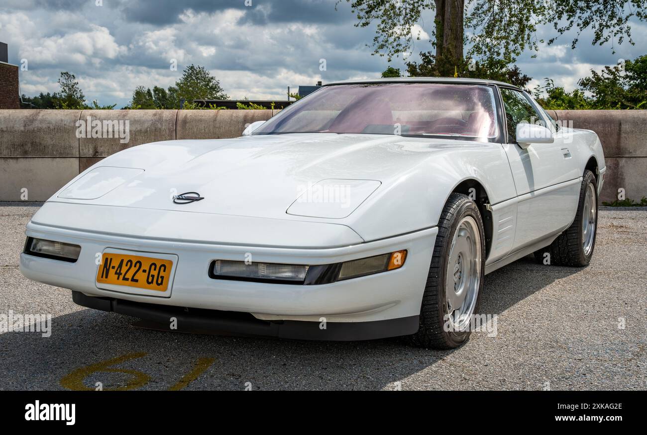 Lelystad, Paesi Bassi, 16.06.2024, classica auto sportiva americana Chevrolet Corvette C4 dal 1991 al National Old timer Day Foto Stock