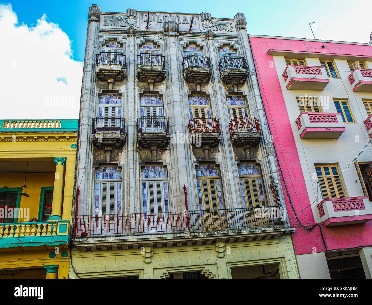 Architettura cubana: Splendido edificio in stile coloniale spagnolo a l'Avana Foto Stock