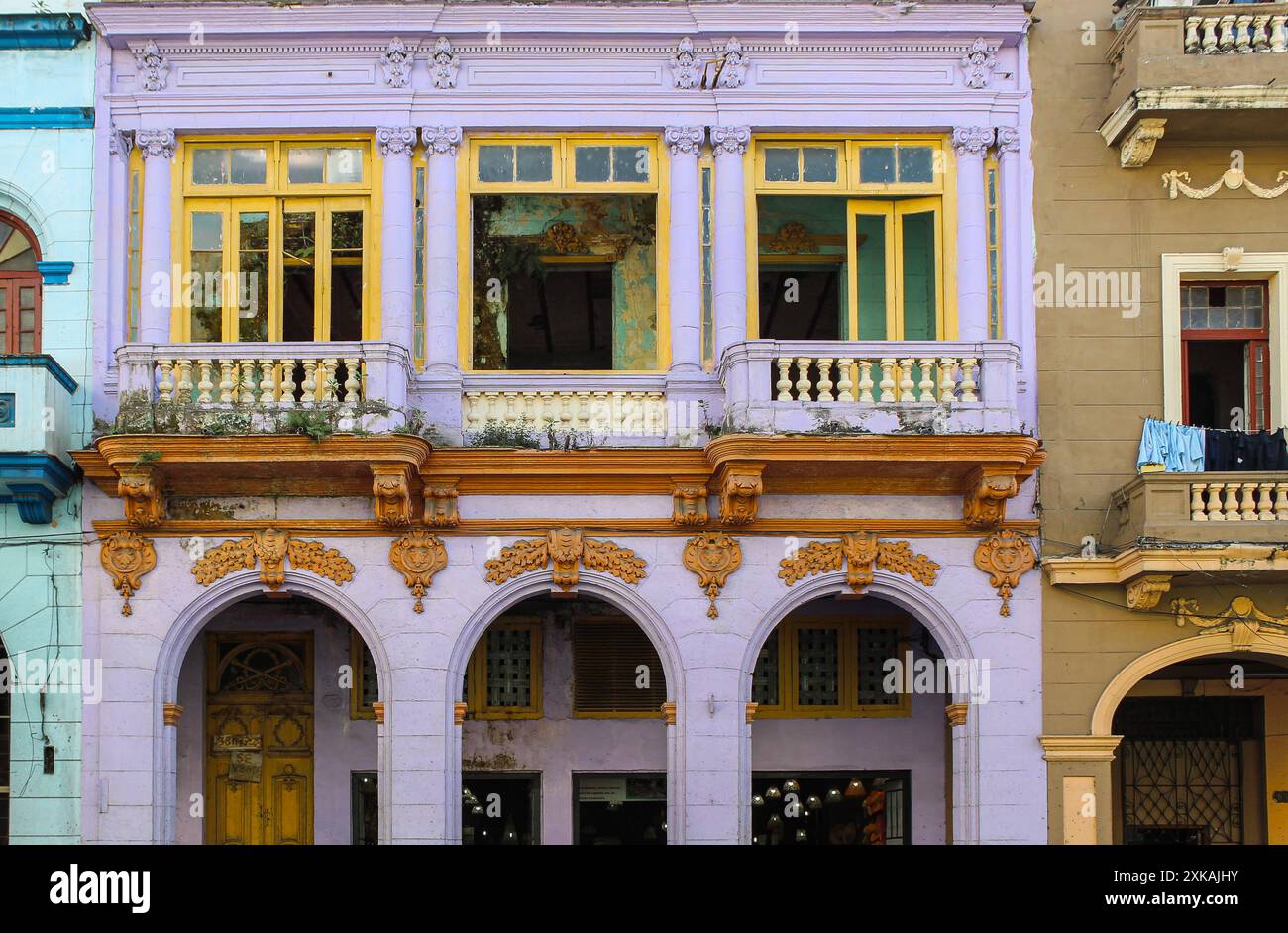 Architettura cubana: Splendido edificio in stile coloniale spagnolo a l'Avana Foto Stock