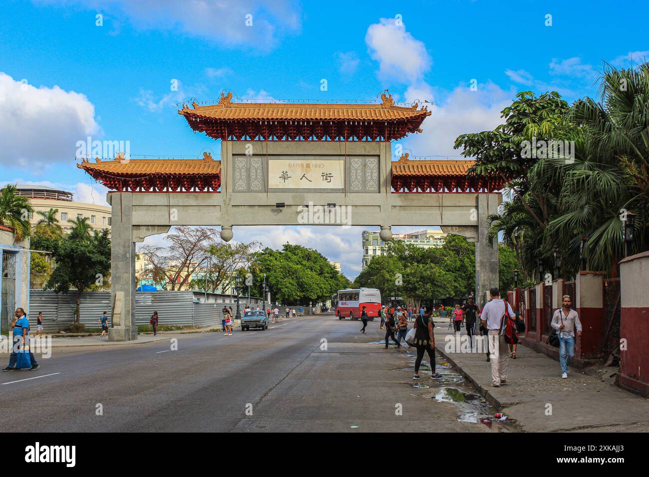 Ingresso alla Chinatown dell'Avana, un residuo della popolazione di migranti cinesi e una delle più antiche Chinatown dell'America Latina Foto Stock