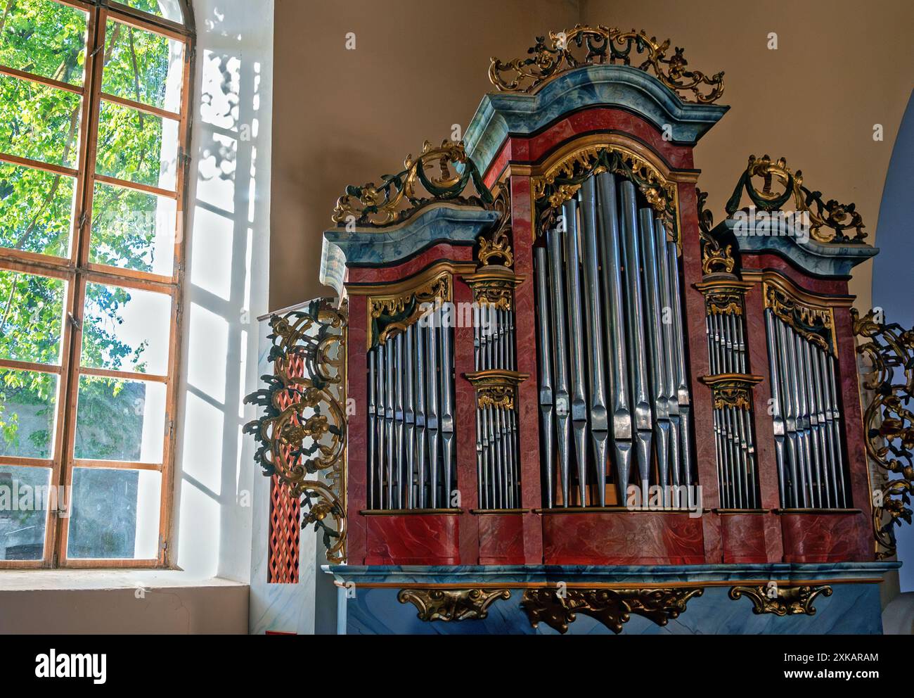 Organo a canne nella chiesa della chiesa fortificata di Vulcan (Wolkendorf) in Transsylvania, Romania Foto Stock