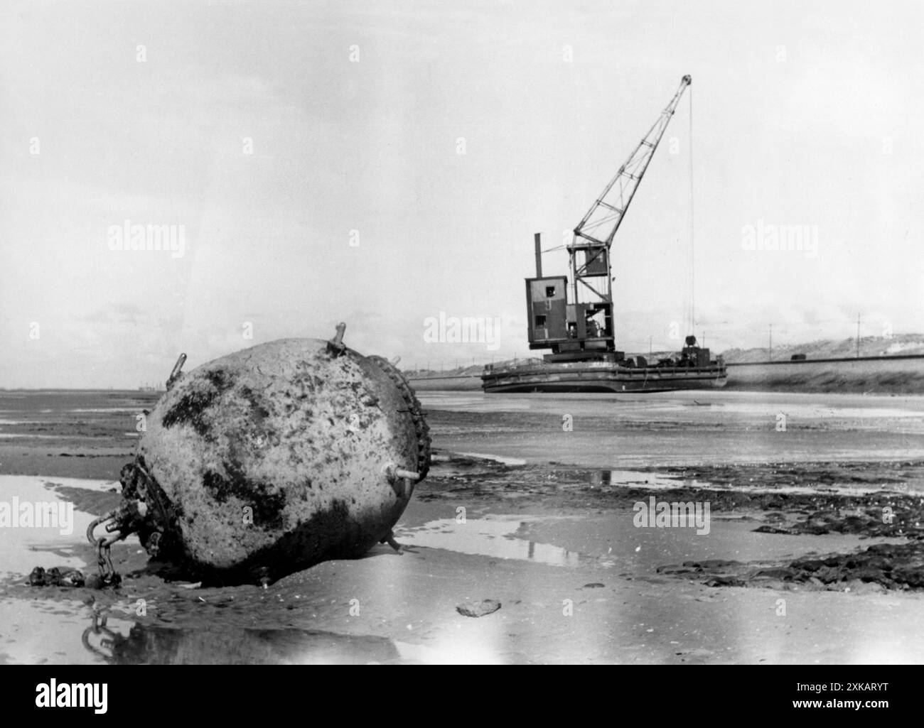 Una miniera di mare separata è stata spazzata via. Foto non ondulata. [traduzione automatizzata] Foto Stock