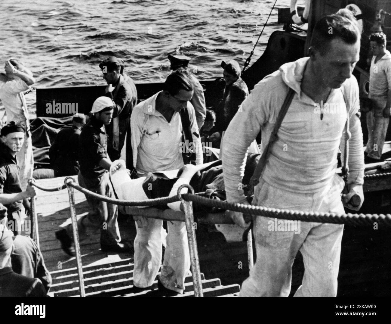 I feriti vengono prelevati da una nave ospedale. Foto: Richter [traduzione automatizzata] Foto Stock