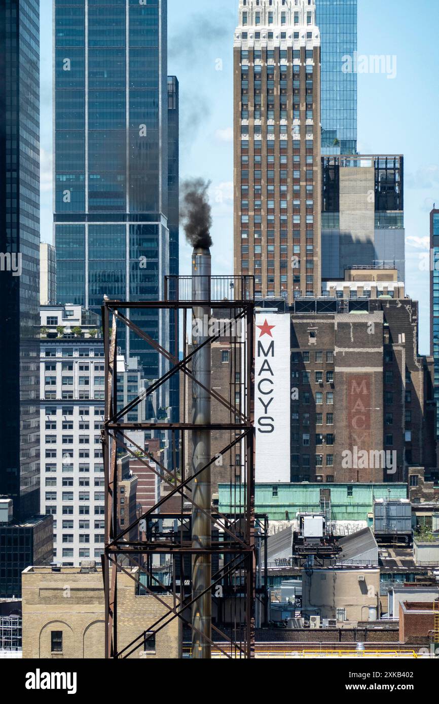 L'inquinamento atmosferico è un problema ambientale a New York City, USA 2024 Foto Stock