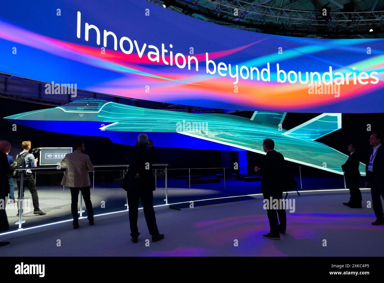 Aeroporto di Farnborough, Hampshire, Regno Unito. 22 luglio 2024. Le aziende mondiali dell'aviazione civile e militare si sono riunite per mostrare e vedere le ultime novità in materia di tecnologia aerospaziale. BAE Systems ha presentato un mock-up del GCAP – Global Combat Air Program – un aereo da combattimento di nuova generazione in collaborazione con i produttori italiani e giapponesi Foto Stock