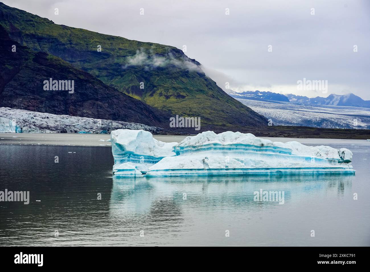 Le acque interne dell'Islanda separavano il ghiacciaio bianco Foto Stock