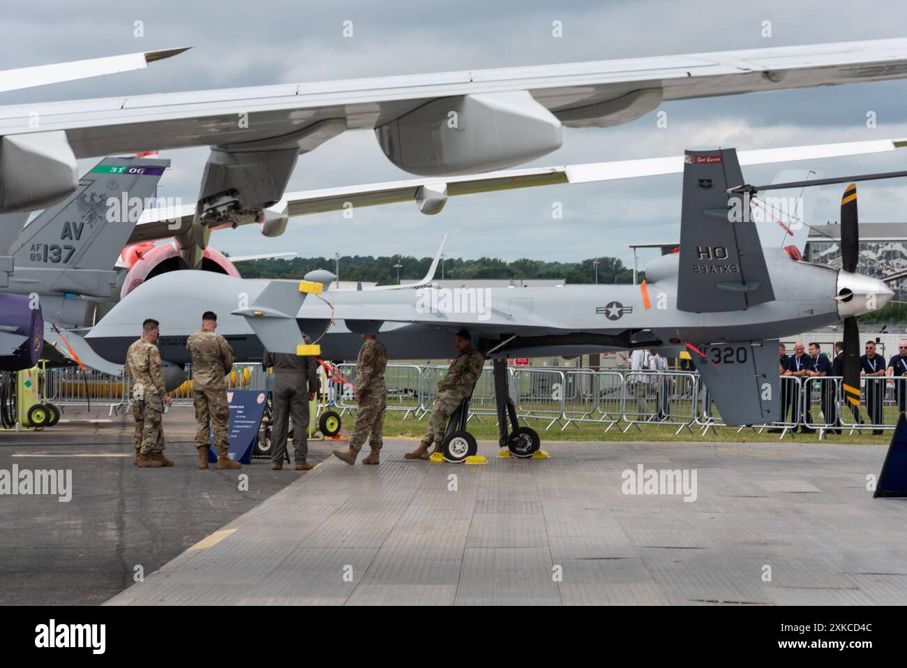 Aeroporto di Farnborough, Hampshire, Regno Unito. 22 luglio 2024. Le aziende mondiali dell'aviazione civile e militare si sono riunite per mostrare e vedere le ultime novità in materia di tecnologia aerospaziale. Sono in mostra i più moderni aerei di linea civili, i caccia e gli elicotteri militari. USAF mq-9A Reaper UAV militare Foto Stock