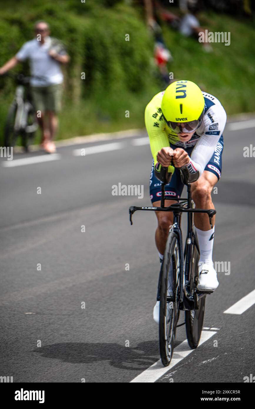 HUGO PAGE di INTERMARCHÉ - WANTY Cycling nella tappa 7 TT del Tour de France, tra Nuits-Saints-Georges e Gevrey-Chamertain, 05/07/24. Foto Stock