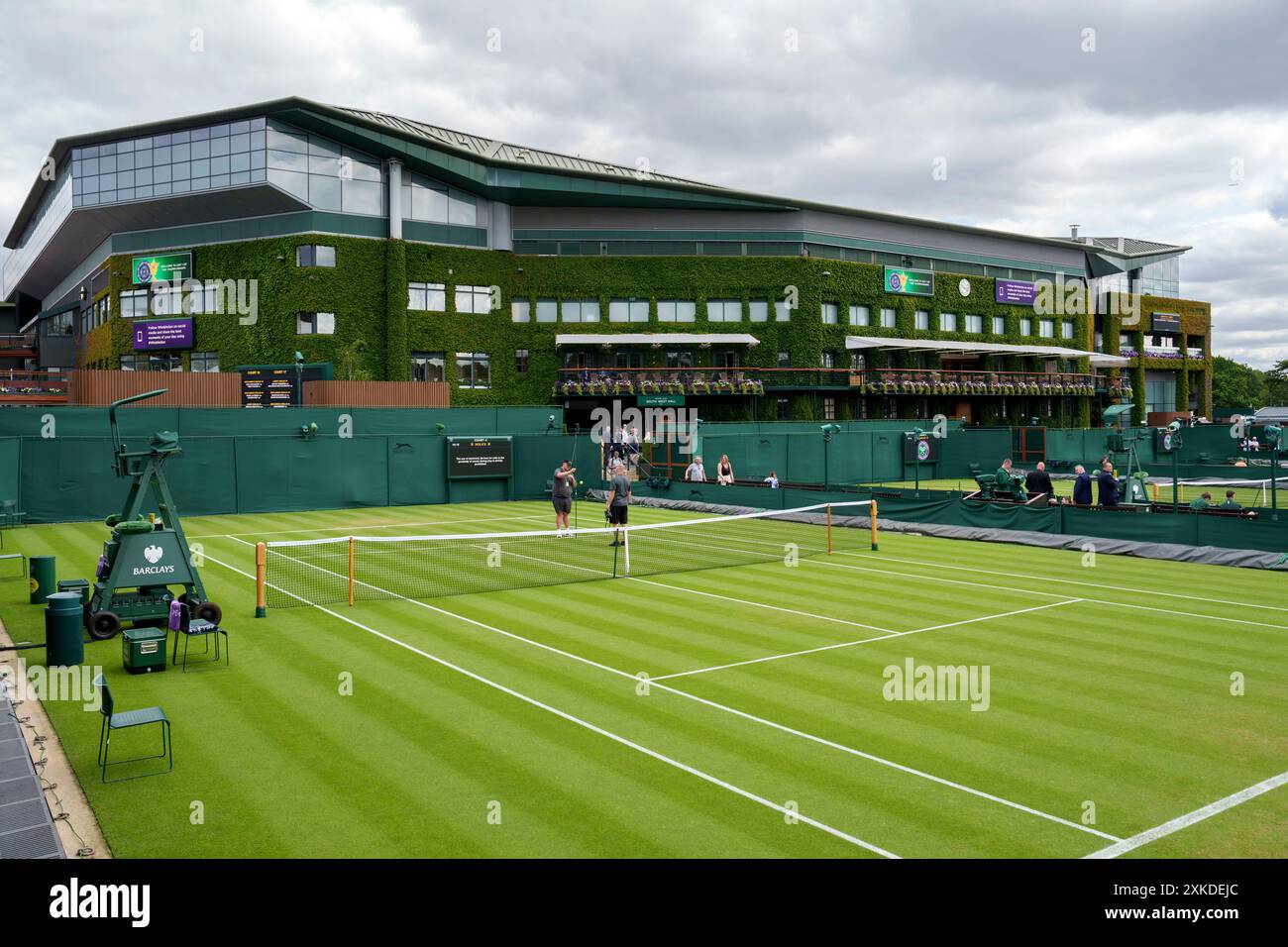 Visione generale dei tribunali in preparazione ai Campionati 2024. Wimbledon Foto Stock