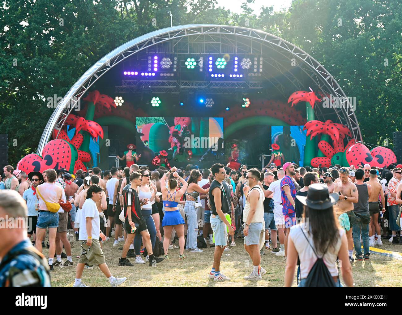 LONDRA, INGHILTERRA - 21 LUGLIO 2024: DJ Fabio Luigi e sandia facciamo festa al AS One in the Park 2024, celebrando la comunità LGBTQ unendole per una giornata di orgoglio, diversità e festeggiamenti. ( Credito: Vedi li/Picture Capital/Alamy Live News Foto Stock