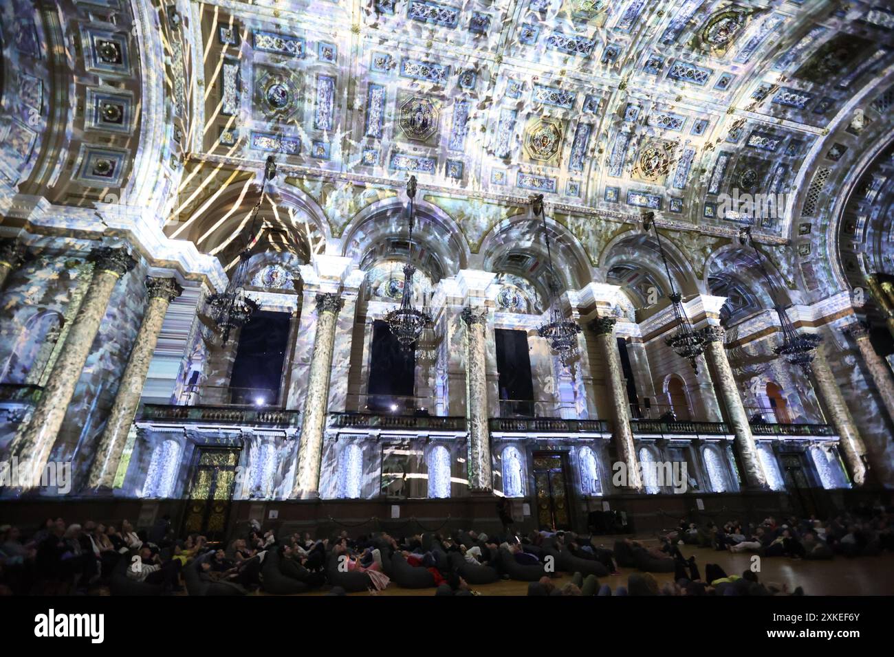 Illuminazione,spettacolo di suoni e luci,luce,drammatico,evento,turistico,attrazione,giocare,Vivaldi,Four Seasons,musica,St Georges Hall, Liverpool,Inghilterra,Regno Unito, Foto Stock