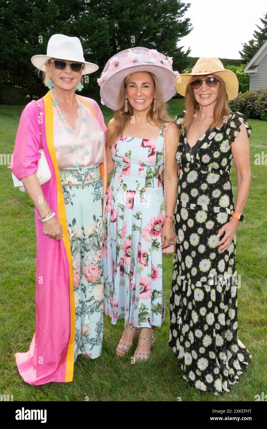 Pamela Morgan, Maria Fishel e Nicole Miller partecipano al Polo Hamptons Summer SIPS di Maria & Ken Fishel a Bridgehampton, New York, il 20 luglio 2024. (Foto di David Warren /Sipa? USA) credito: SIPA USA/Alamy Live News Foto Stock