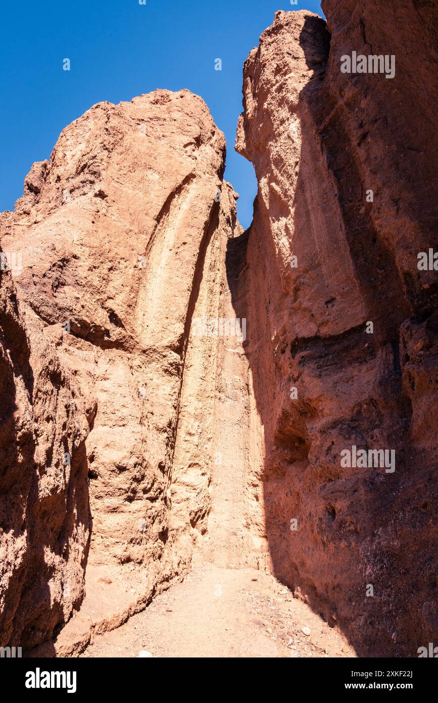 Una formazione rocciosa di scivolo nel Natural Bridge Canyon nel Death Vallley National Park in California Foto Stock