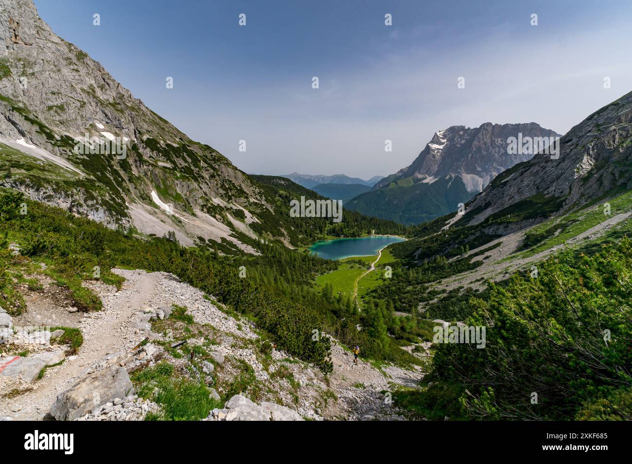 Tour in montagna al Vorderer Drachenkopf nelle montagne Mieminger vicino a Ehrwald nella Tiroler Zugspitz Arena Foto Stock