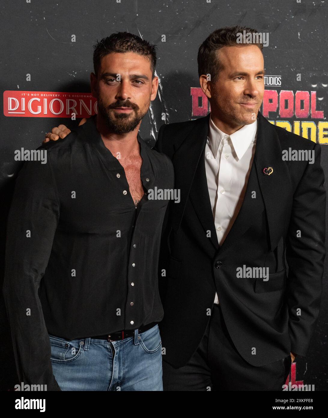 New York, Stati Uniti. 22 luglio 2024. Michele Morrone e Ryan Reynolds partecipano alla prima mondiale "Deadpool & Wolverine" dei Marvel Studios al David H. Koch Theater di New York il 22 luglio 2024. (Foto di Lev Radin/Sipa USA) credito: SIPA USA/Alamy Live News Foto Stock