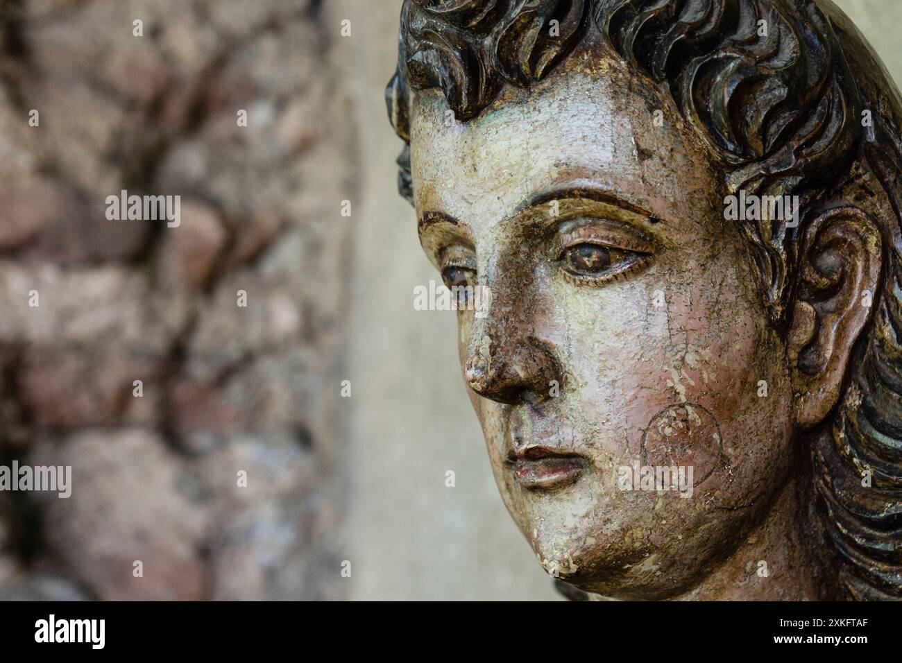 San Giovanni Evangelista, intaglio del legno, XVI secolo, museo coloniale, ex convento di Santo Domingo, Antigua Guatemala, dipartimento di Sacatepéquez, Guatemala. Foto Stock