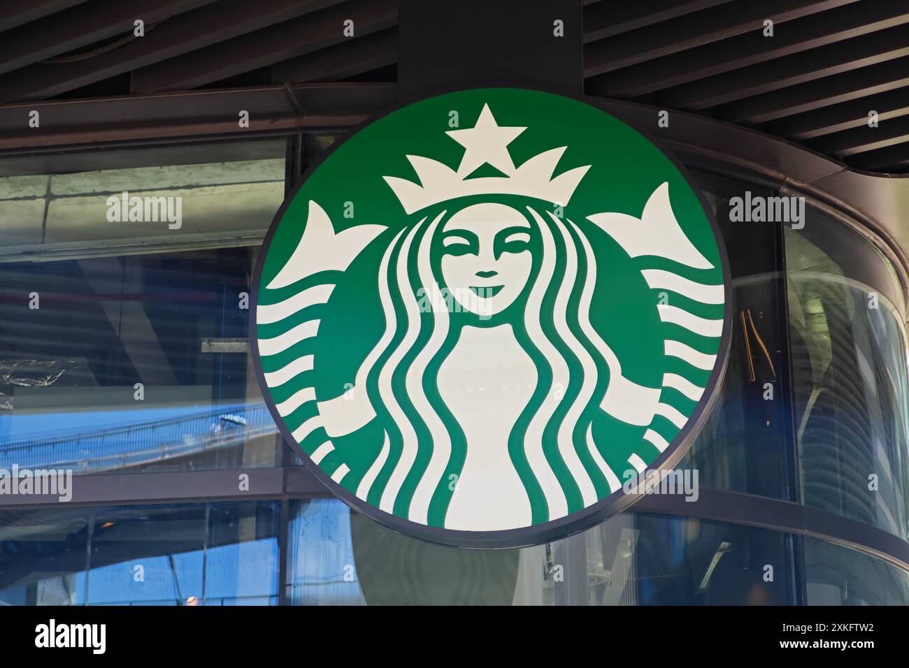 SHANGHAI, CINA - 23 LUGLIO 2024 - Uno starbucks Cafe è stato visto a Shanghai, Cina, 23 luglio 2024. Foto Stock