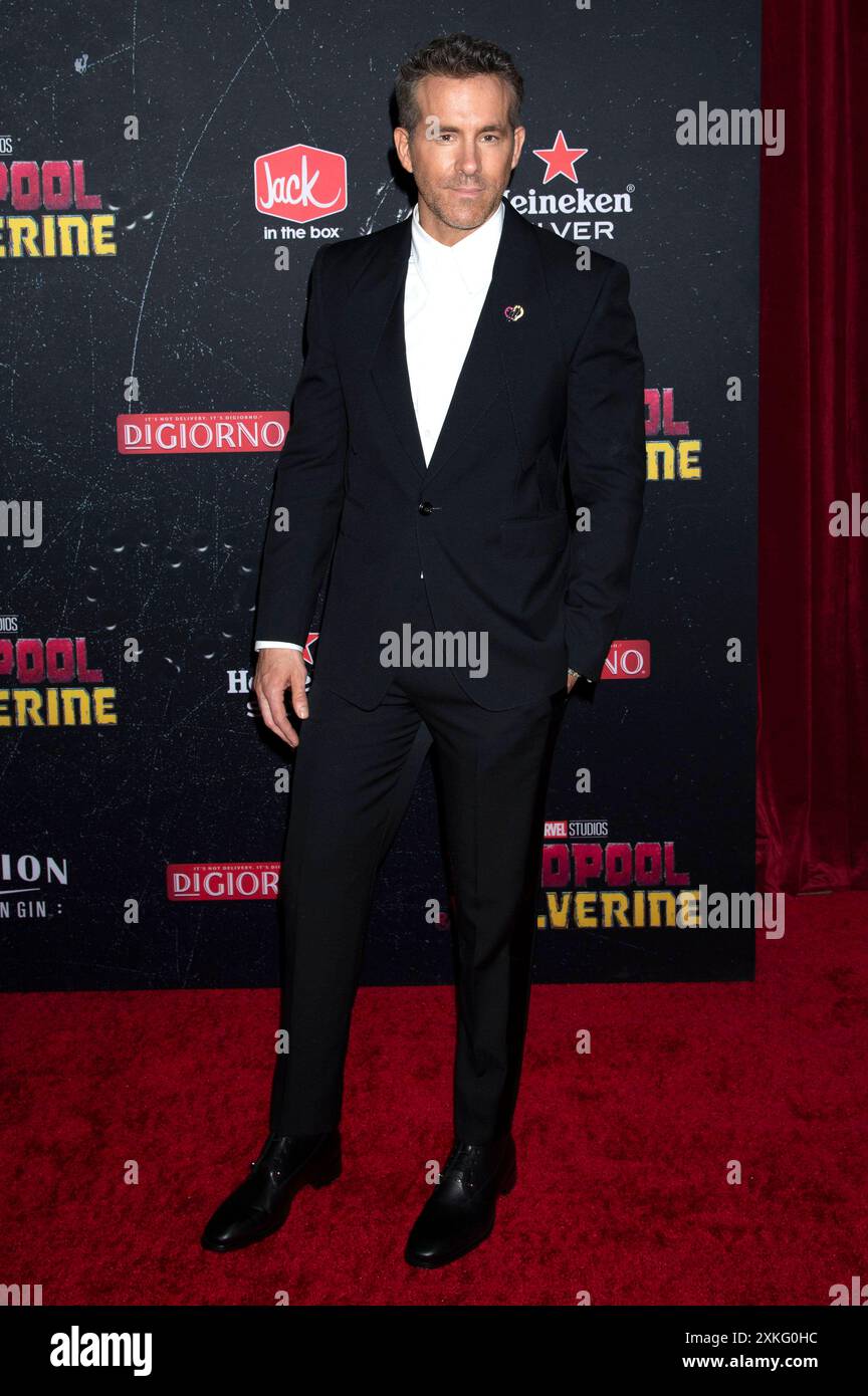 Ryan Reynolds bei der Weltpremiere des Kinofilms Deadpool & Wolverine im David H. Koch Theater. New York, 22.07.2024 *** Ryan Reynolds alla prima mondiale del film Deadpool Wolverine al David H Koch Theater di New York, 22 07 2024 foto:XB.xHinex/xFuturexImagex deadpool wolverine 4611 Foto Stock
