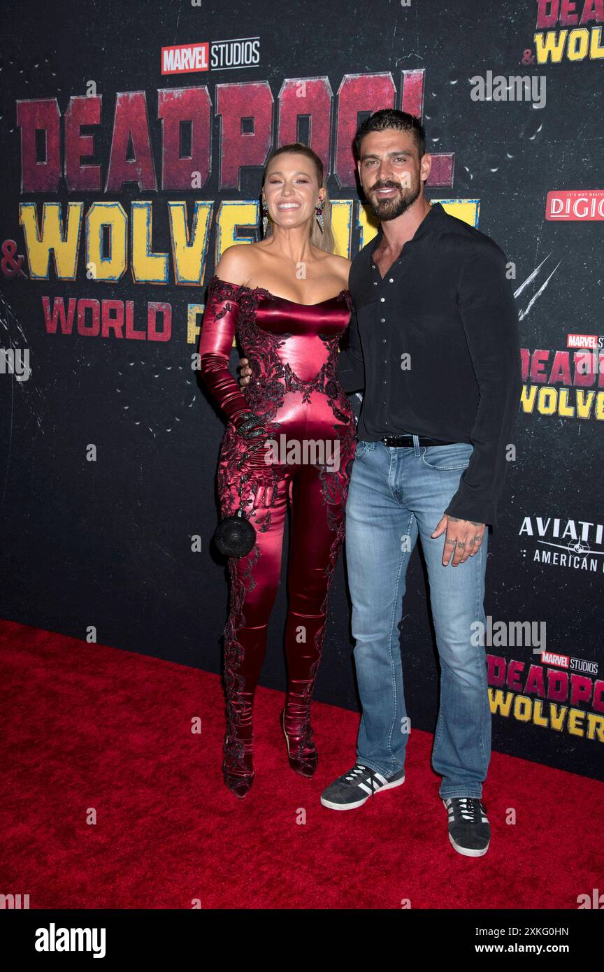 Blake Lively und Michele Marrone bei der Weltpremiere des Kinofilms Deadpool & Wolverine im David H. Koch Theater. New York, 22.07.2024 *** Blake Lively e Michele Marrone alla prima mondiale del film Deadpool Wolverine al David H Koch Theater di New York, 22 07 2024 foto:XB.xHinex/xFuturexImagex deadpool wolverine 4595 Foto Stock